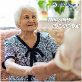 Ältere Dame schüttelt einer Person die Hand, freundlich lächelnd; Text ‚WIR SIND FÜR SIE DA!‘ und hilfsbereit-Logo im Bild.